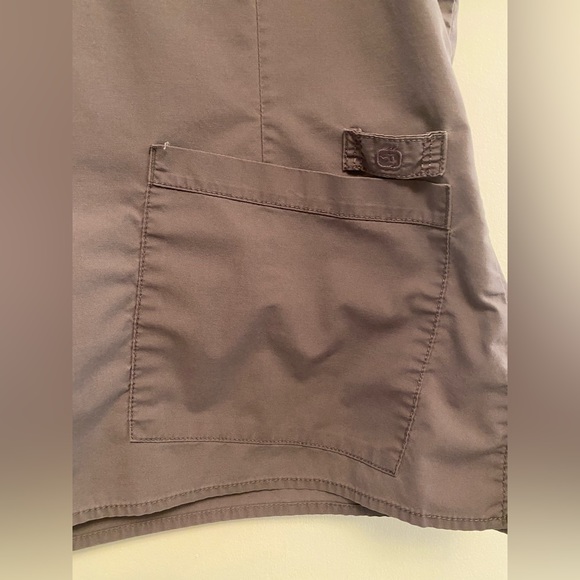 Scrub Top: WonderWink Women's Wonderflex Verity
Size large
Color: grey - Picture 5 of 6